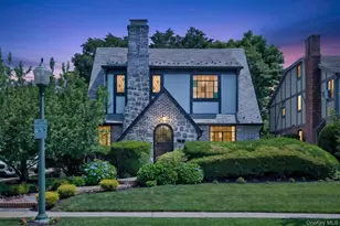 17 Hollywood Ct, Rockville Centre, NY 11570 - Photo 2