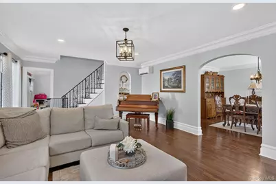 17 Hollywood Court, Rockville Centre, NY 11570 - Photo 10