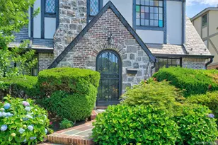 17 Hollywood Ct, Rockville Centre, NY 11570 - Photo 6