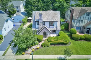 17 Hollywood Ct, Rockville Centre, NY 11570 - Photo 44