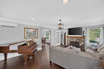 17 Hollywood Court, Rockville Centre, NY 11570 - Photo 8