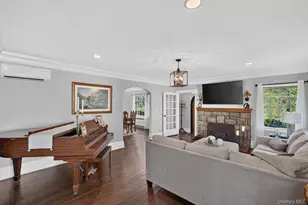17 Hollywood Ct, Rockville Centre, NY 11570 - Photo 8
