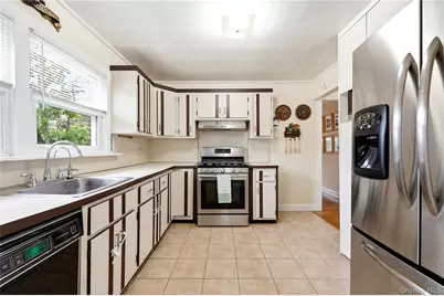 39 Church Street, Central Islip, NY 11722 - Photo 8