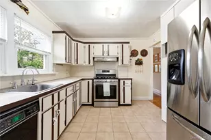 39 Church St, Central Islip, NY 11722 - Photo 8
