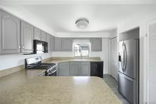 22 Jennings Ave, Patchogue, NY 11772 - Photo 4