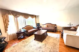 906 Park Ct, Woodmere, NY 11581 - Photo 2