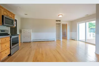 300 S Snedecor Avenue, Bayport, NY 11705 - Photo 4