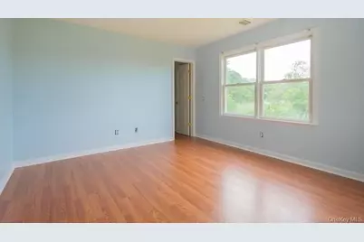 300 S Snedecor Avenue, Bayport, NY 11705 - Photo 14