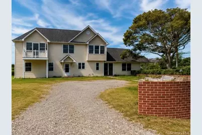 300 S Snedecor Avenue, Bayport, NY 11705 - Photo 1