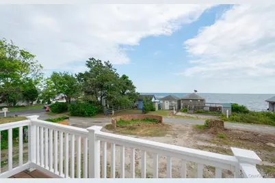 300 S Snedecor Avenue, Bayport, NY 11705 - Photo 18