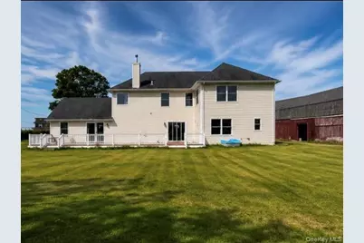 300 S Snedecor Avenue, Bayport, NY 11705 - Photo 2