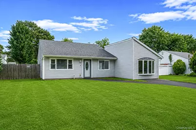 9 Carson Lane, Medford, NY 11763 - Photo 2