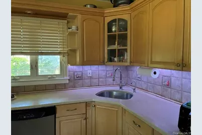 169 W 21st Street, Huntington Station, NY 11746 - Photo 10