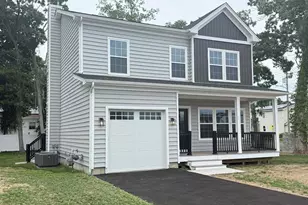 2 Gail Grace Ct, Copiague, NY 11726 - Photo 2