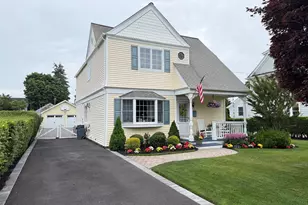 28 Pine St, Sayville, NY 11782 - Photo 2