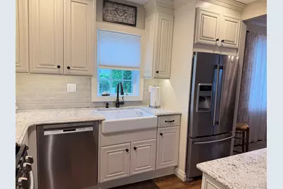 28 Pine Street, Sayville, NY 11782 - Photo 8