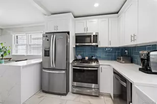 83 Scarcliffe Dr, Malverne, NY 11565 - Photo 10