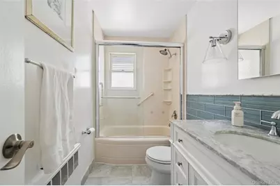 83 Scarcliffe Drive, Malverne, NY 11565 - Photo 16