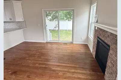 8 Gail Grace Court, Copiague, NY 11726 - Photo 6