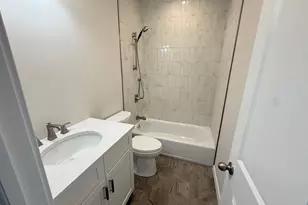 8 Gail Grace Ct, Copiague, NY 11726 - Photo 22