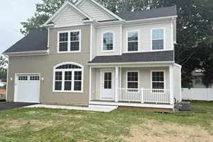 8 Gail Grace Ct, Copiague, NY 11726 - Photo 2