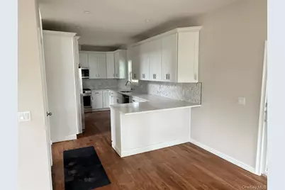 8 Gail Grace Court, Copiague, NY 11726 - Photo 10