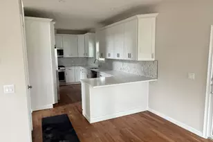 8 Gail Grace Ct, Copiague, NY 11726 - Photo 10