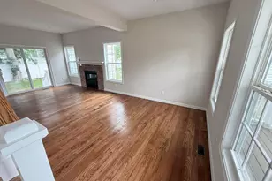 8 Gail Grace Ct, Copiague, NY 11726 - Photo 4
