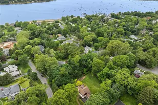 84 Luquer Rd, Manhasset, NY 11030 - Photo 28