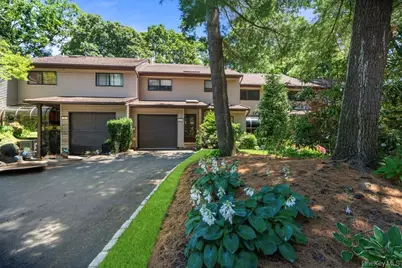 97 Northgate Circle, Melville, NY 11747 - Photo 2