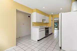 97 Northgate Cir, Melville, NY 11747 - Photo 6