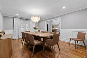 40 Coves Run, Syosset, NY 11791 - Photo 8