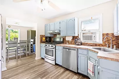 155 27th Street, Copiague, NY 11726 - Photo 4