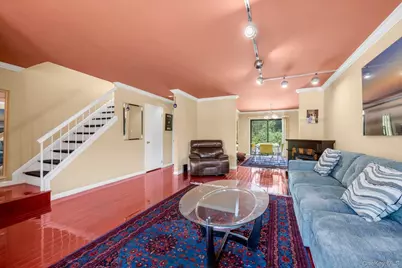 14 Vanderbilt Way #14, Valley Stream, NY 11581 - Photo 4