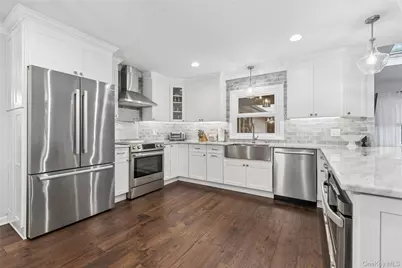 16 Parson Drive, Stony Brook, NY 11790 - Photo 14