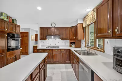 92 Brook Hollow Drive, New Windsor, NY 12553 - Photo 10