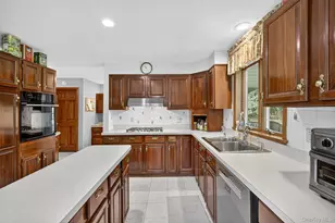 92 Brook Hollow Dr, New Windsor, NY 12553 - Photo 10