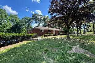 49 Chestnut Ln, Newburgh, NY 12550 - Photo 2