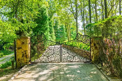 1350 W Cove Road, Cutchogue, NY 11935 - Photo 2