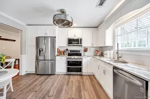 118 E Midland Pond Ct, Moriches, NY 11955 - Photo 12