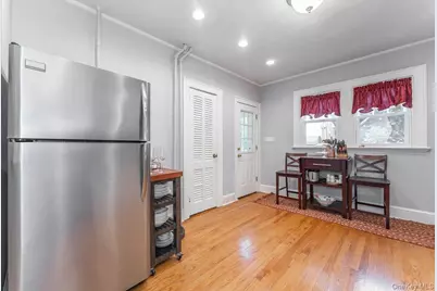 77 Hiawatha Drive, Brightwaters, NY 11718 - Photo 10