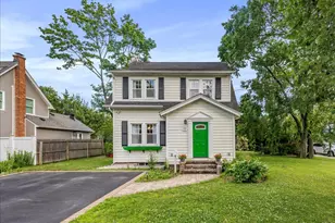 77 Hiawatha Dr, Brightwaters, NY 11718 - Photo 2