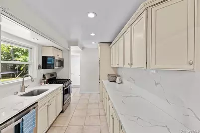 8 Park Circle, Great Neck, NY 11024 - Photo 14