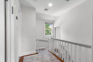 8 Park Cir, Great Neck, NY 11024 - Photo 22