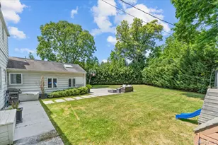 8 Park Cir, Great Neck, NY 11024 - Photo 34