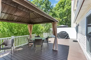 13 Potomac Ct, Coram, NY 11727 - Photo 8