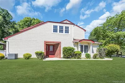 13 Potomac Court, Coram, NY 11727 - Photo 2