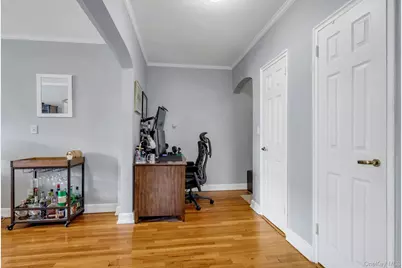 1 Town House Place #2E, Great Neck, NY 11021 - Photo 2
