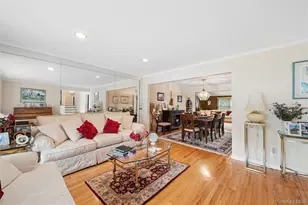 952 Roxbury Dr, Westbury, NY 11590 - Photo 4