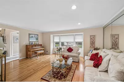 952 Roxbury Drive, Westbury, NY 11590 - Photo 16